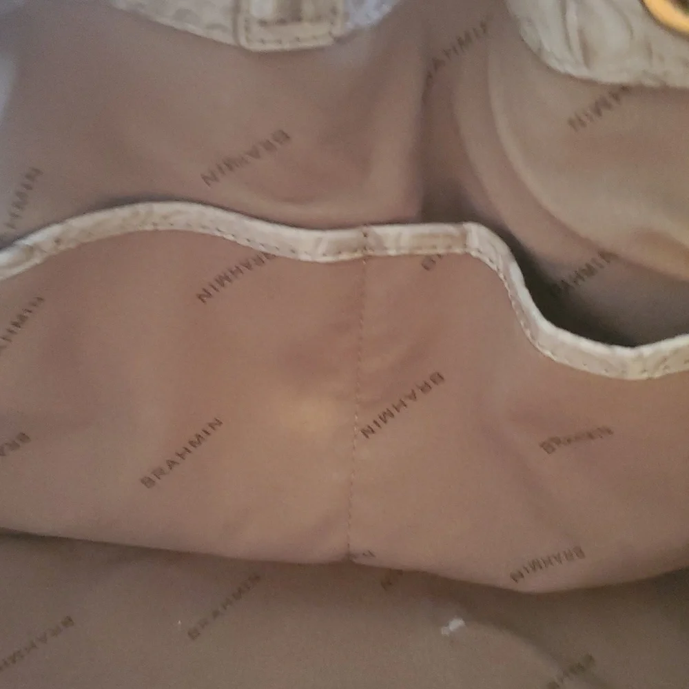 Brahmin. AMY SEASHELL Crocodile Embossed Shoulder Bag. NEVER USED With regist - Picture 6 of 10
